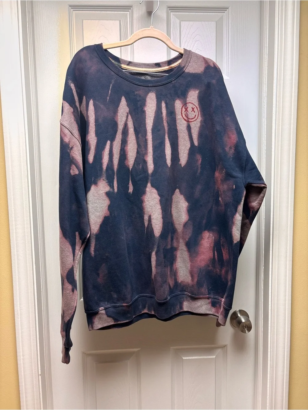Fruit of the Loom Men’s XL Navy Pink Bleach Dye Graphic Sweatshirt